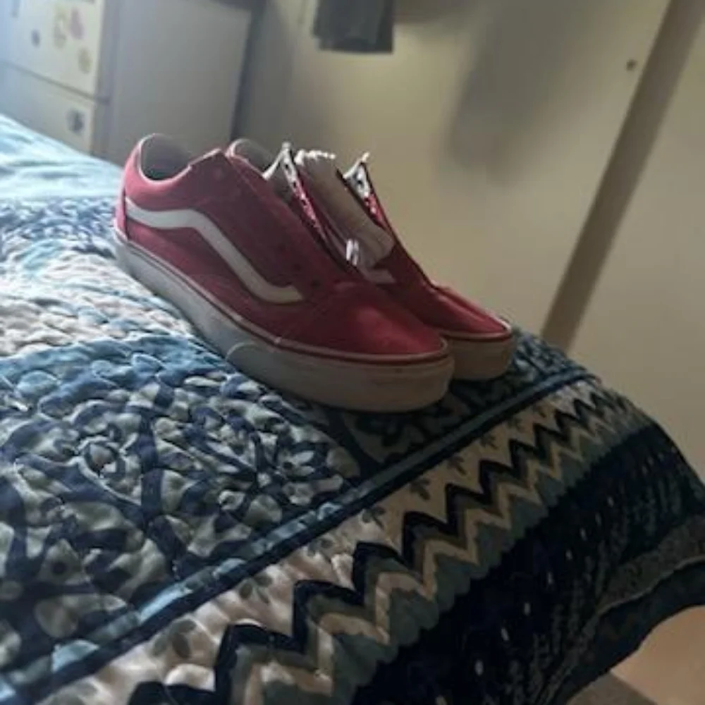 Red vans - Picture 3 of 3